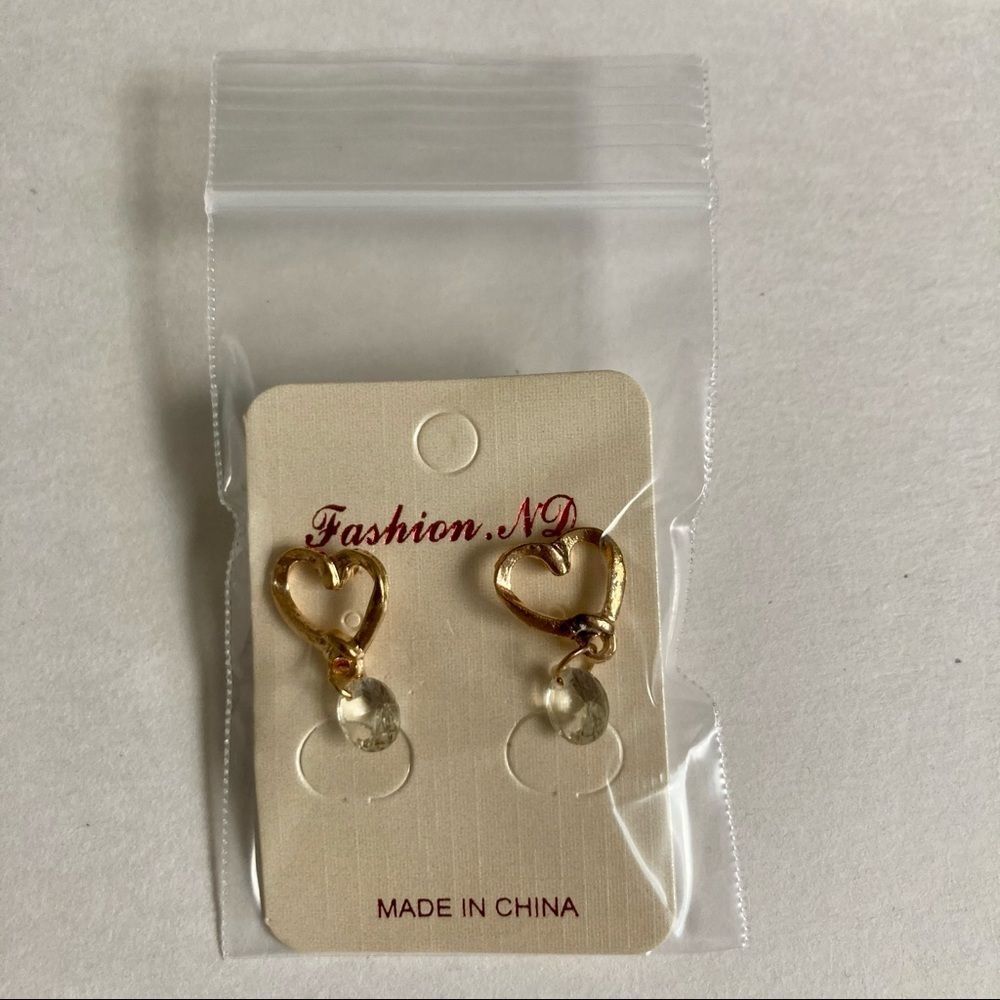 GOLDEN Heart Dangling Crystal Earrings - Picture 9 of 10